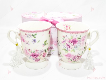 Две чаши с декор цветя в подаръчна кутия 2