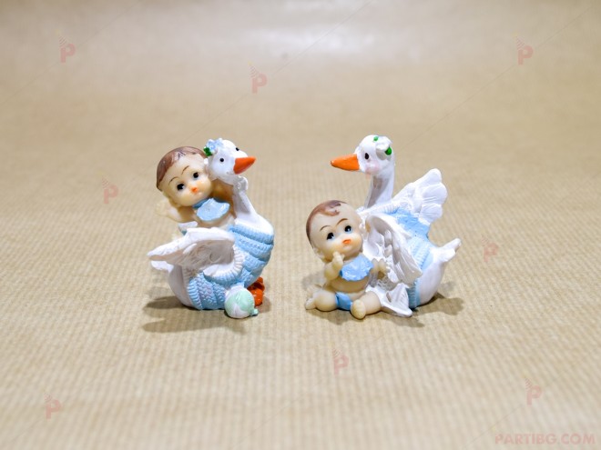 Подарък за гост фигурка бебе с лебед в синьо | PARTIBG.COM